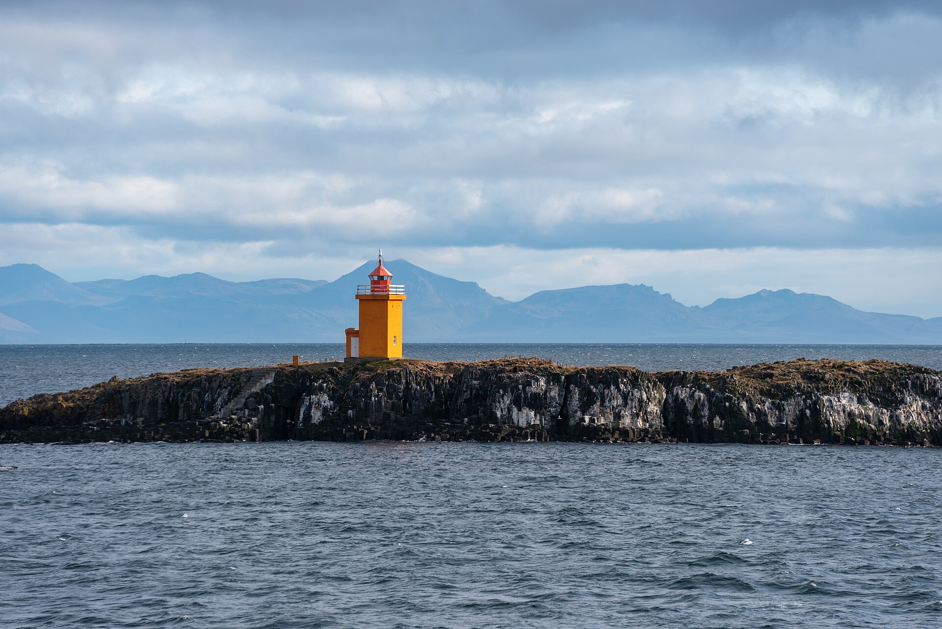 Klofningur Lighthouse near F
